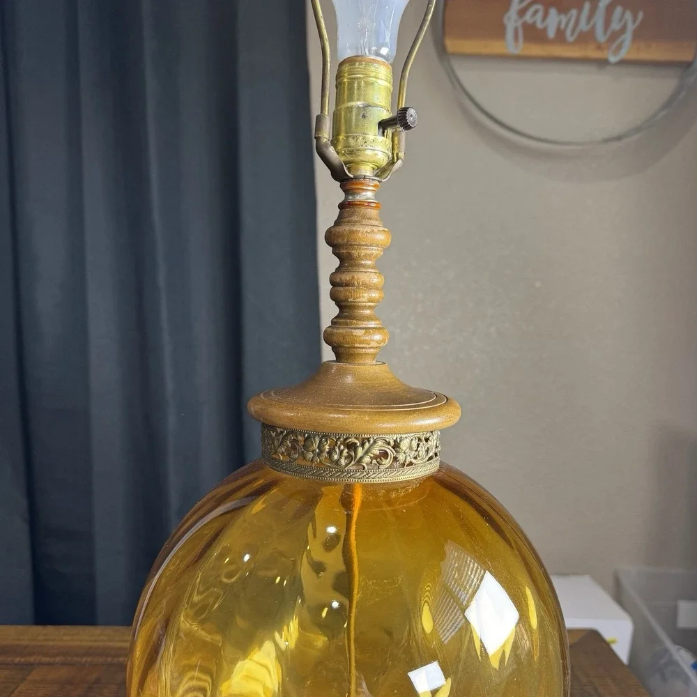 VTG Amber Swirled Optic Glass Table Lamp MCM Embossed‎ Metal Wood Base 28